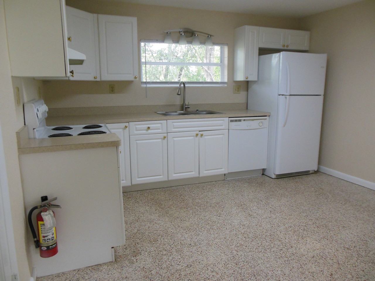 1727 Pine Ave #NA - Photo 3 of 7