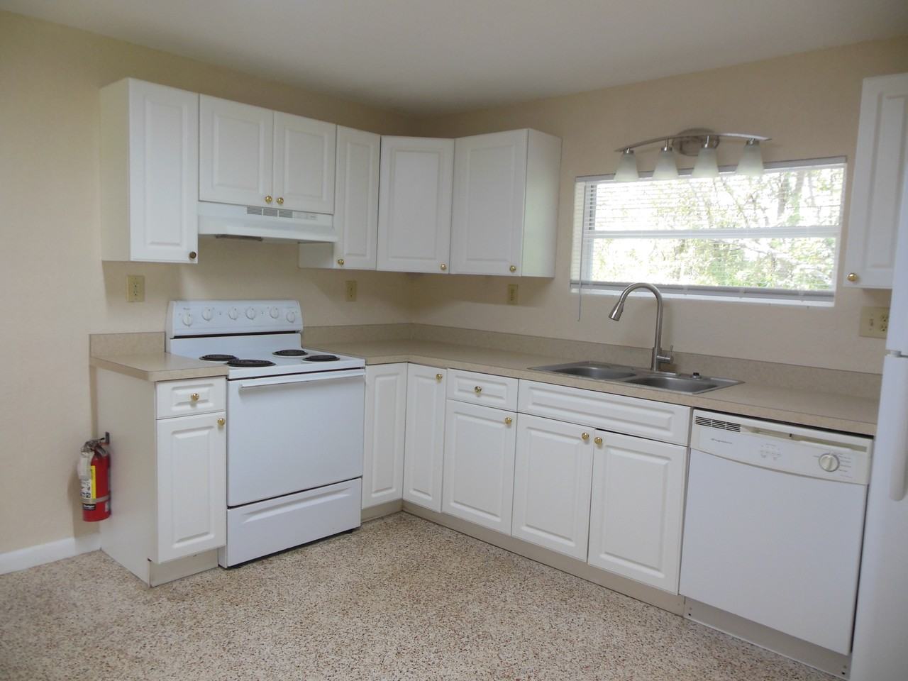 1727 Pine Ave #NA - Photo 4 of 7