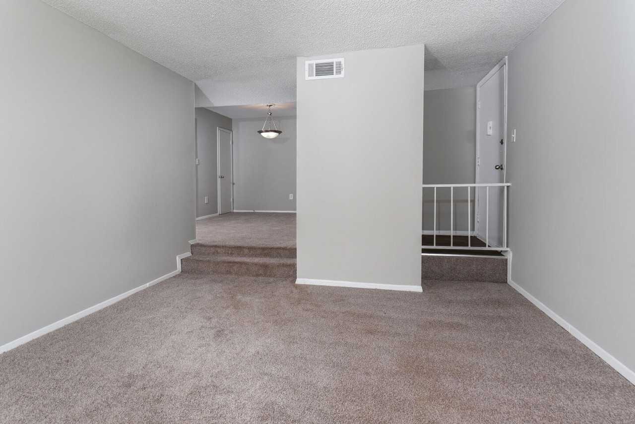 Valley Station Apartment Homes - Photo 4 of 34