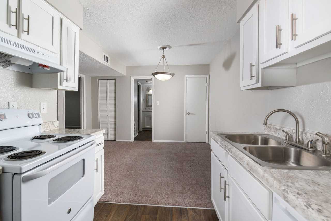 Valley Station Apartment Homes - Photo 6 of 34