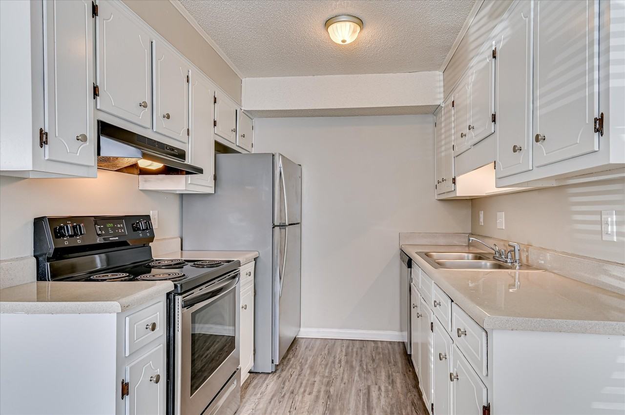 170 Chalet North Ct #170 - Photo 3 of 9