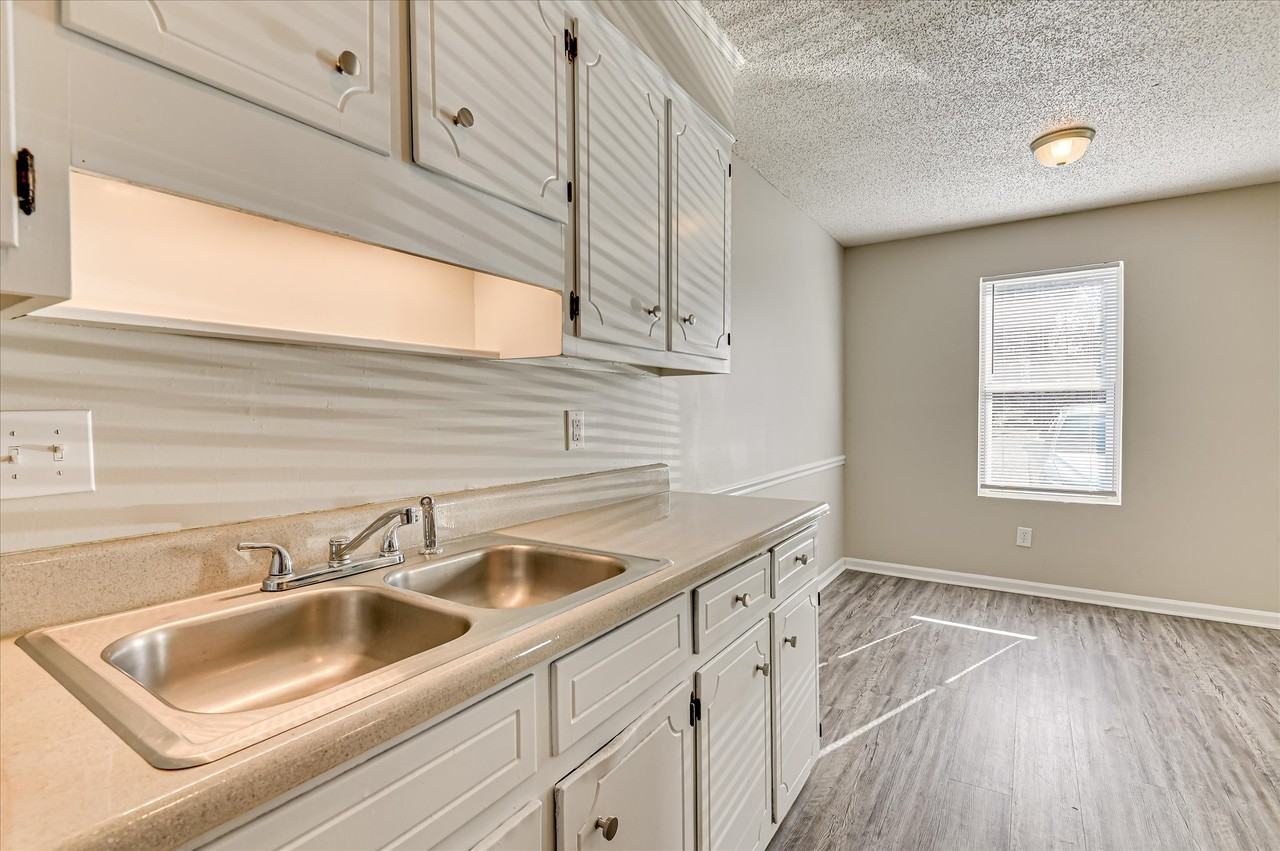 170 Chalet North Ct #170 - Photo 4 of 9