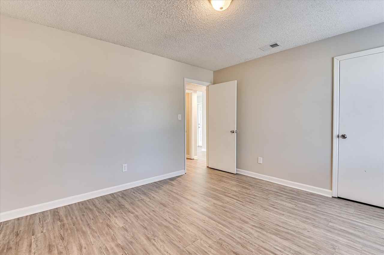 170 Chalet North Ct #170 - Photo 5 of 9