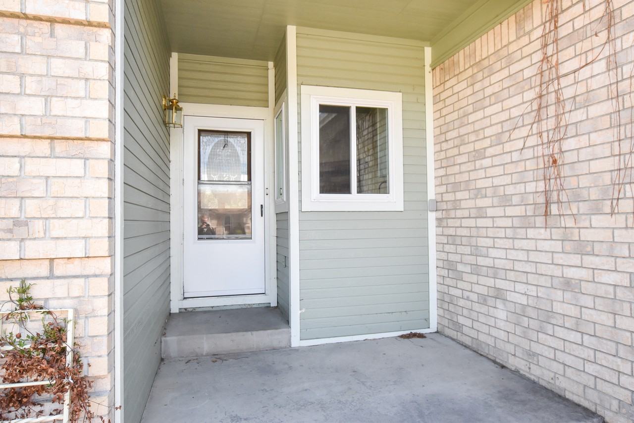 6431 Gemfield Dr #1 - Photo 4 of 27