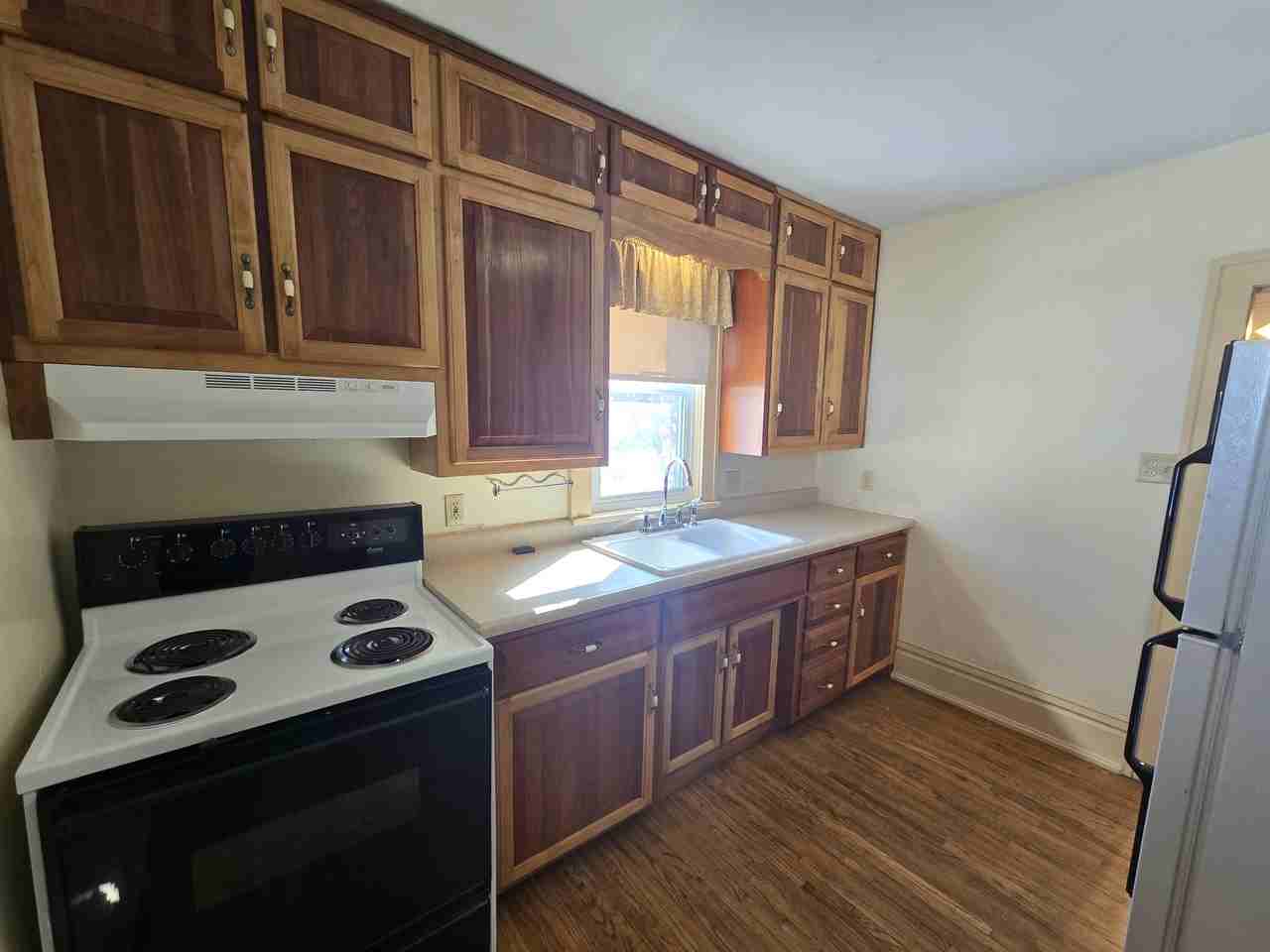 212 Randall St #1 - Photo 5 of 24