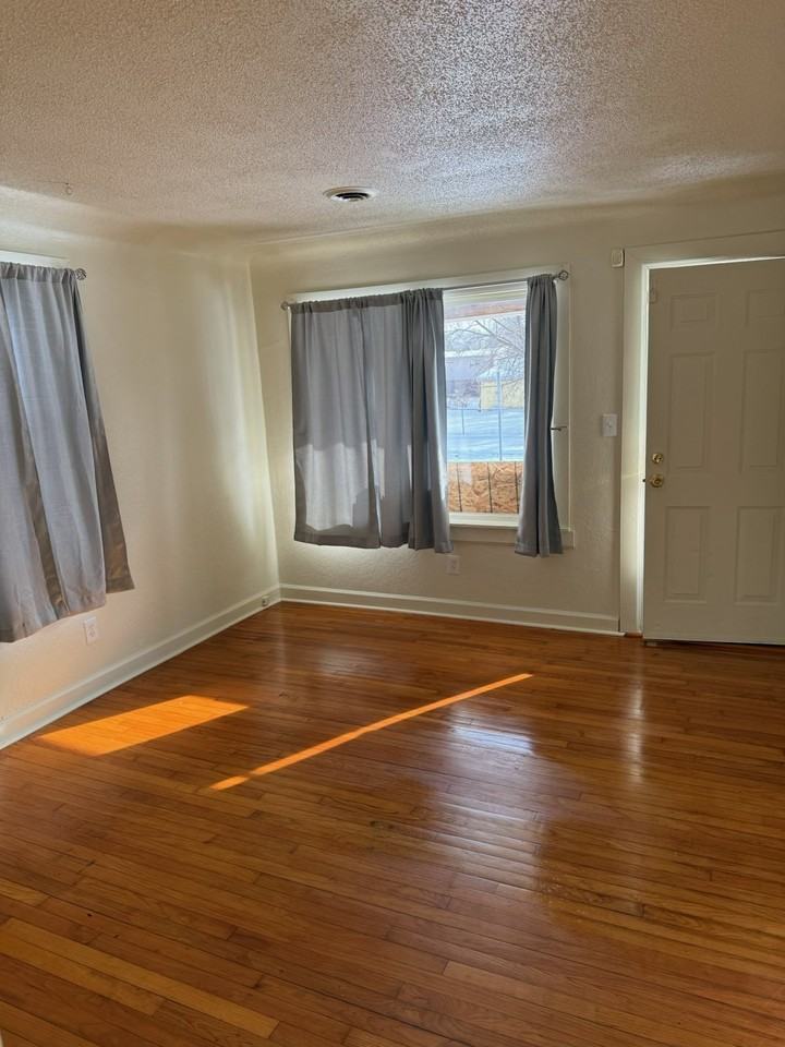 912 Leland St #1 - Photo 2 of 9