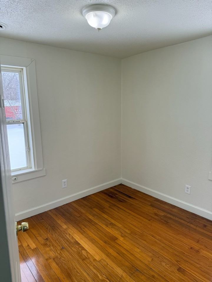 912 Leland St #1 - Photo 5 of 9