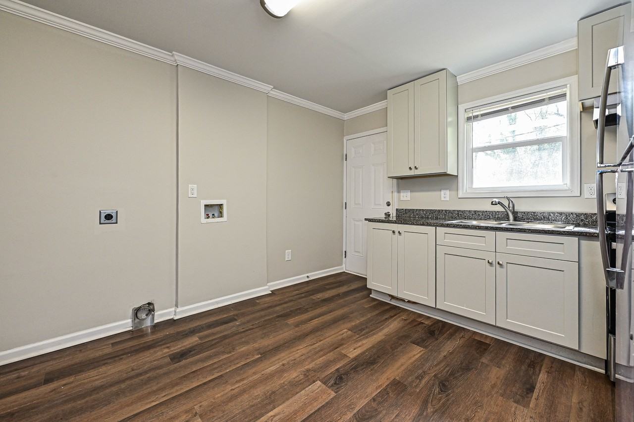 302 E Hudson St #1 - Photo 6 of 16