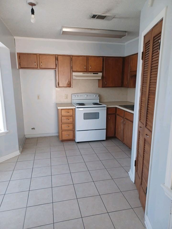 944 Sybil Dr #1 - Photo 3 of 6