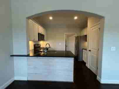 4242 Lennox Dr - Photo 4 of 8