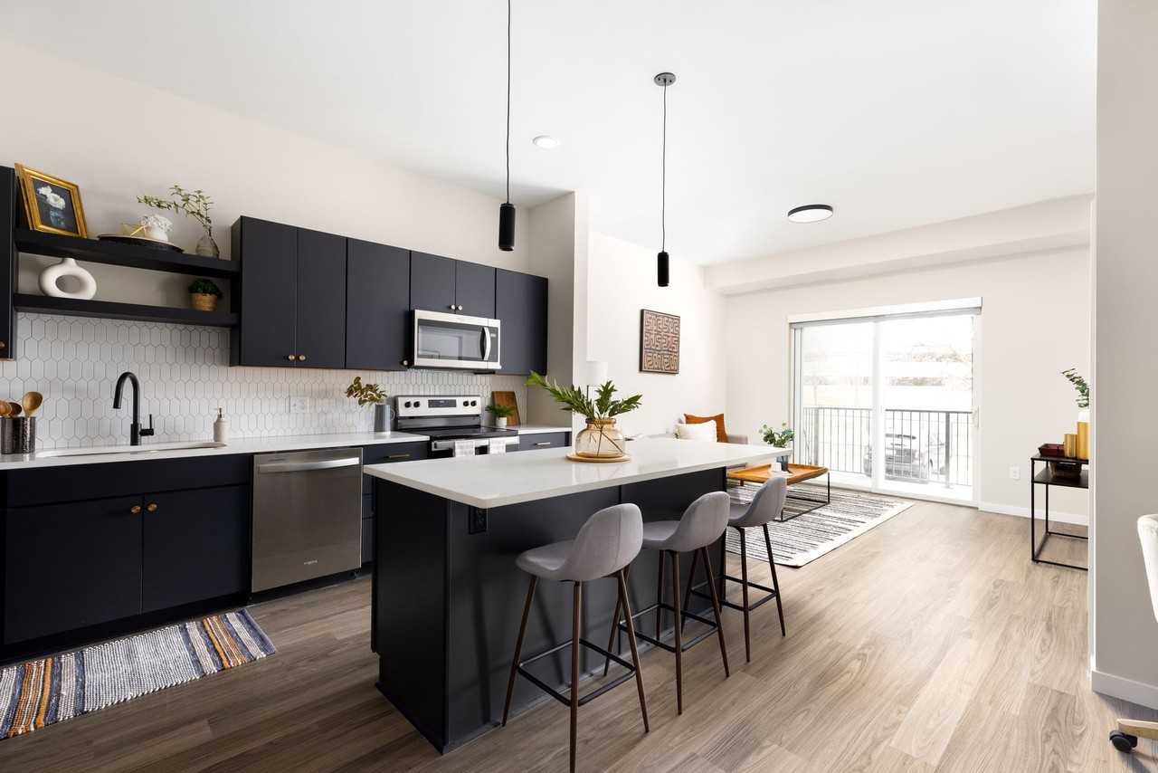 Noble - Photo 2 of 50