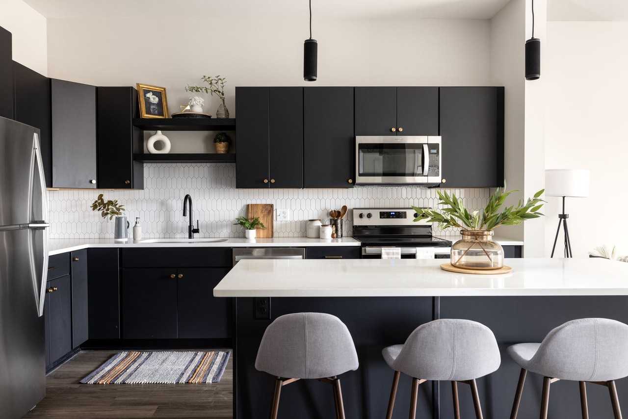 Noble - Photo 4 of 50