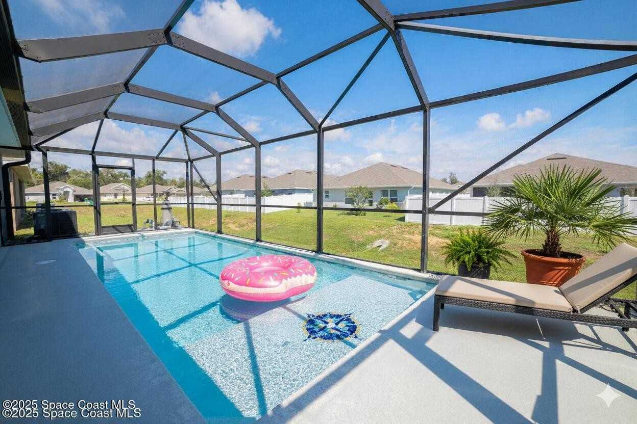 814 Moment St #1 - Photo 2 of 7