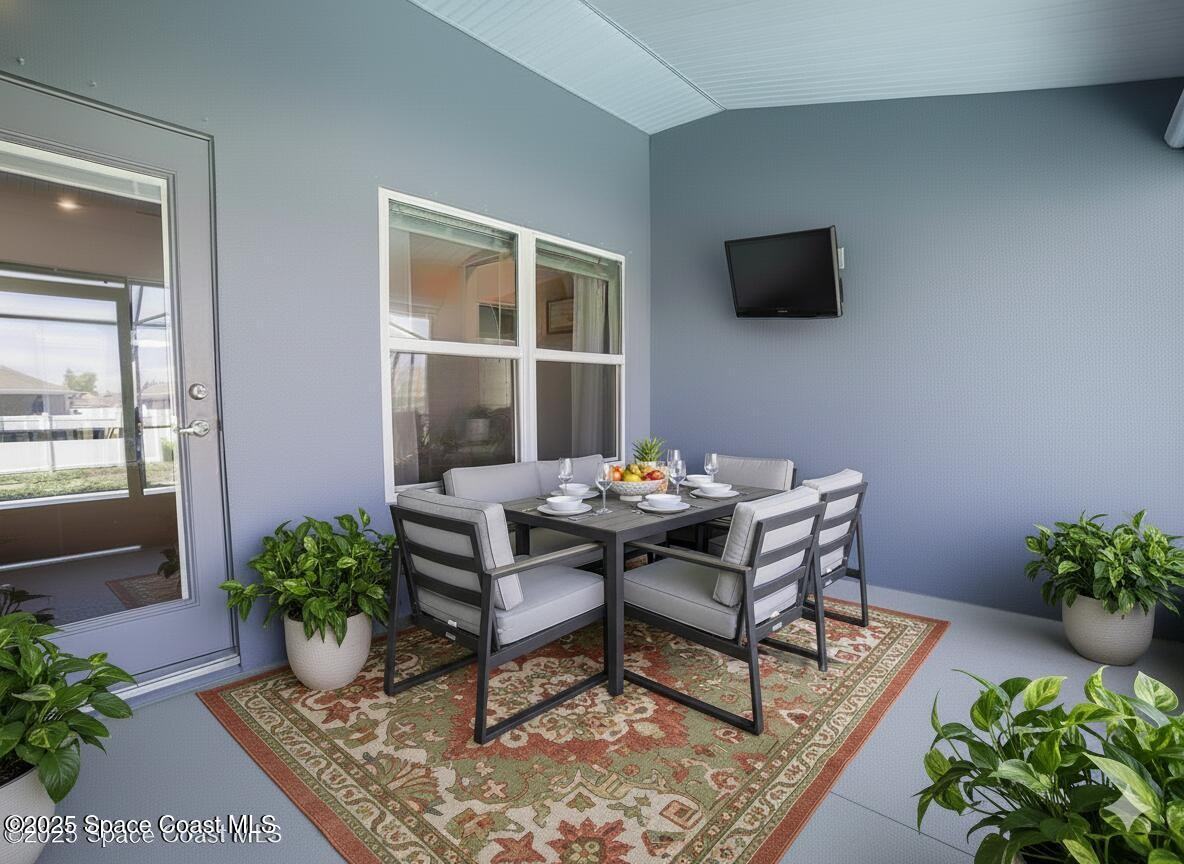 814 Moment St #1 - Photo 3 of 7