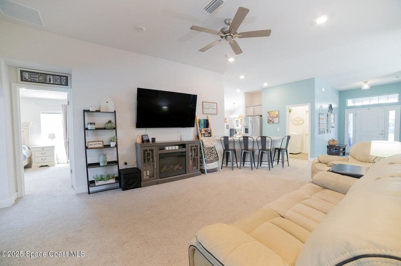 814 Moment St #1 - Photo 5 of 7