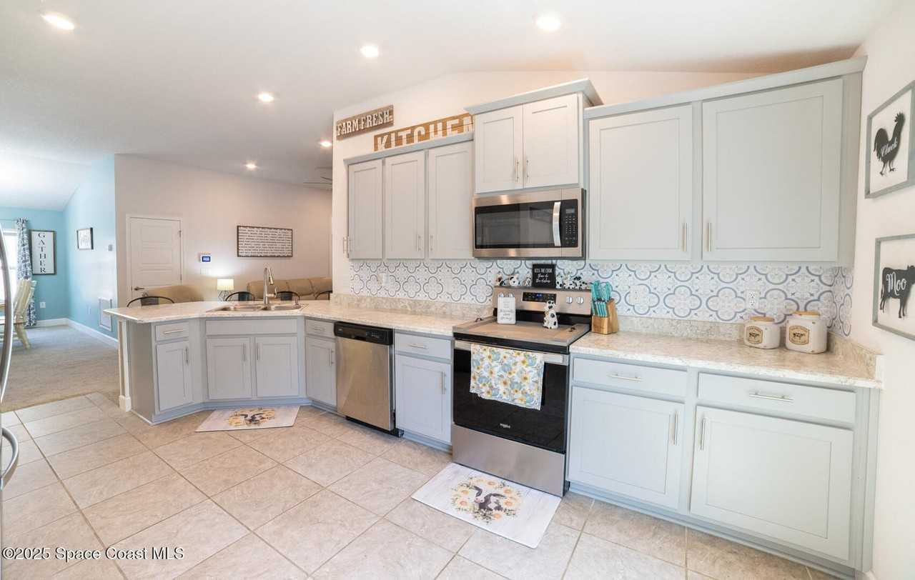 814 Moment St #1 - Photo 6 of 7