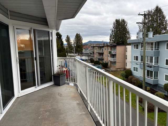 22222 119 Ave #1 - Photo 5 of 13