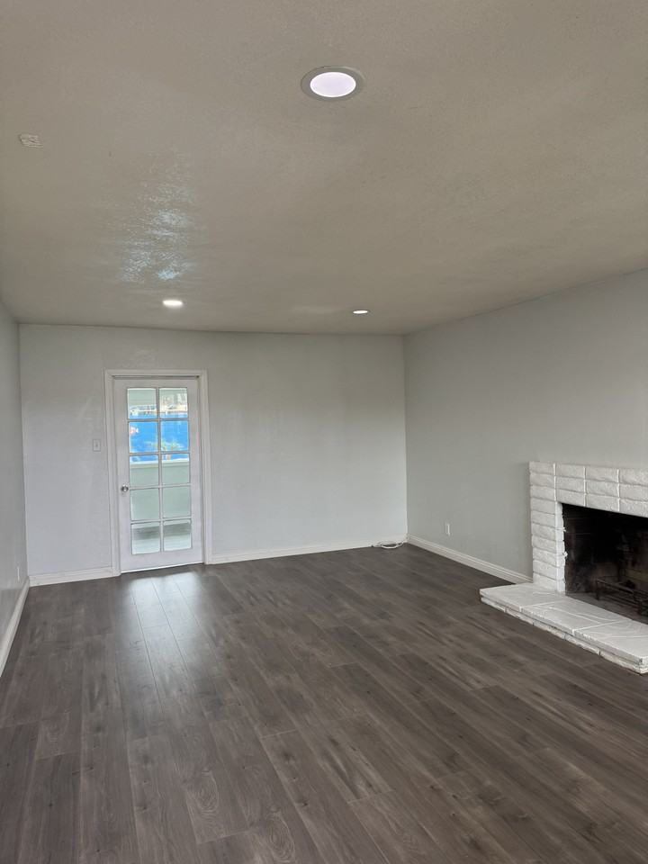 502 E Newfield St #1 - Photo 4 of 14