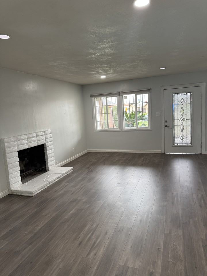 502 E Newfield St #1 - Photo 5 of 14