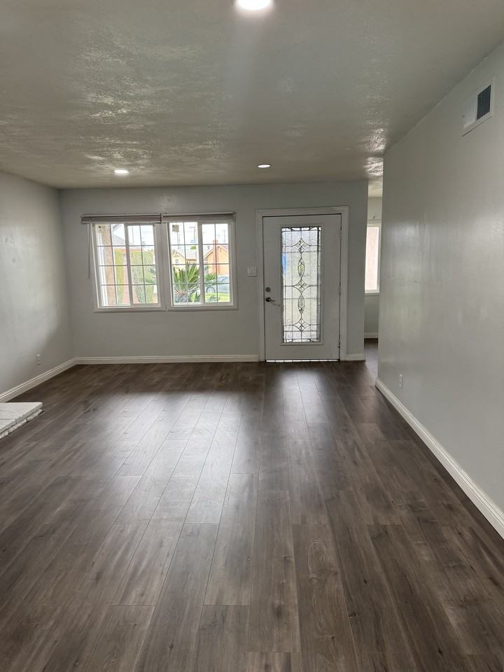 502 E Newfield St #1 - Photo 6 of 14