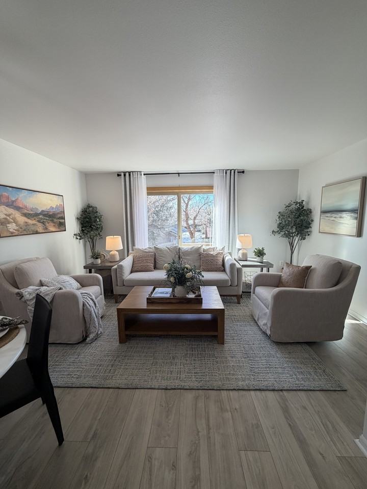 574 Killarney St #1 - Photo 5 of 23