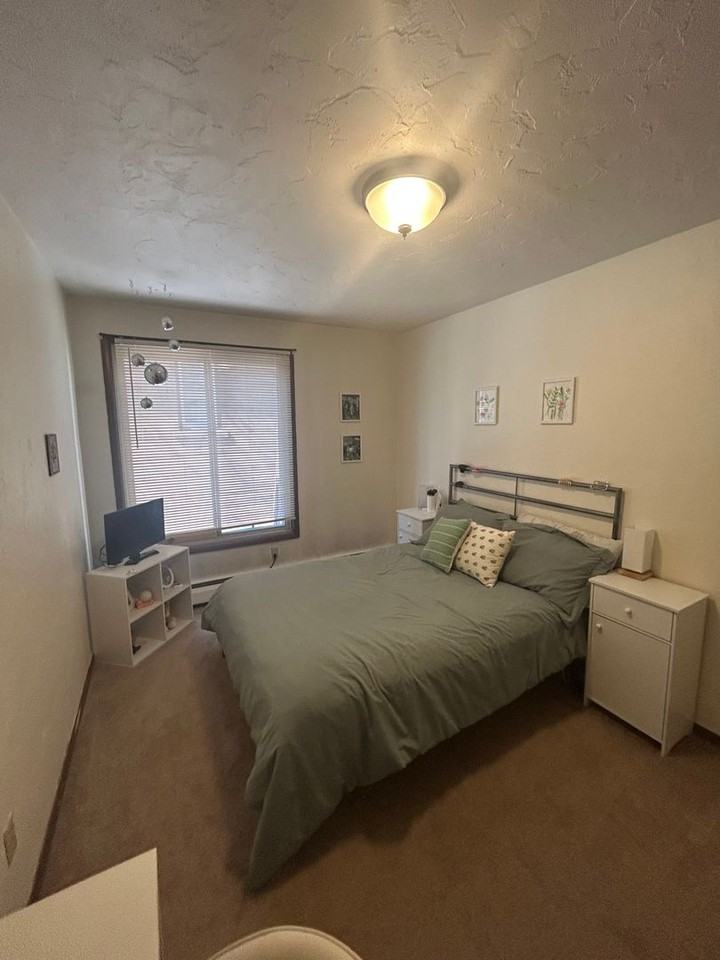 1327 7th St SE - Photo 5 of 8