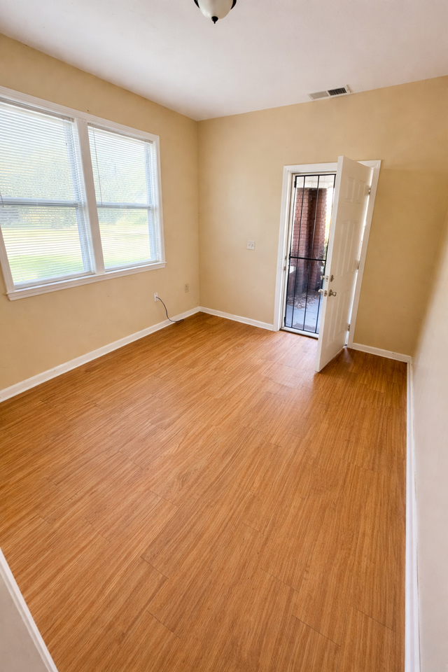 1589 1589 Jackson Avenue - 1589 West #1589WEST - Photo 6 of 14