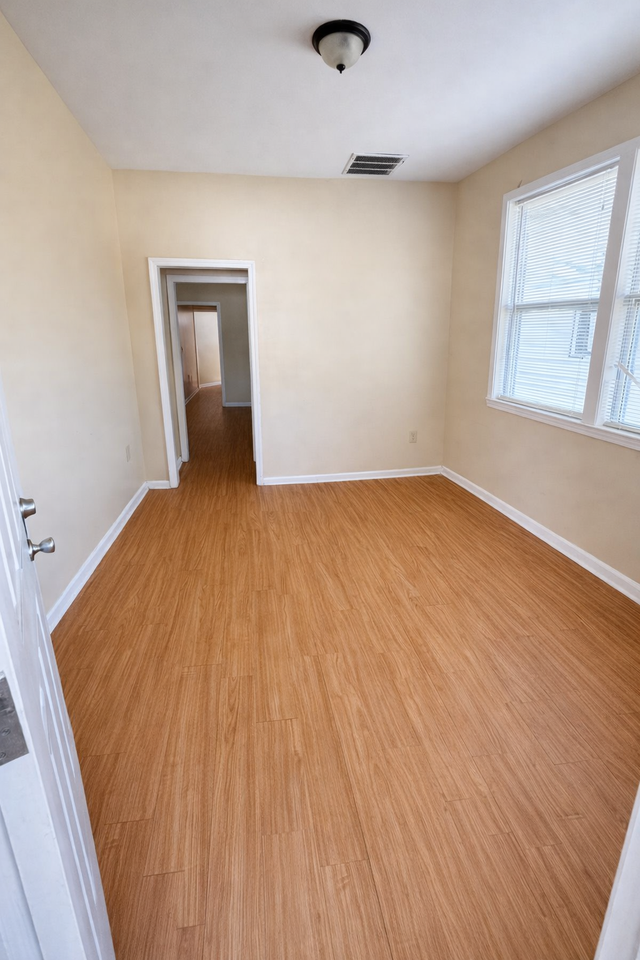 1589 1589 Jackson Avenue - 1589 West #1589WEST - Photo 7 of 14