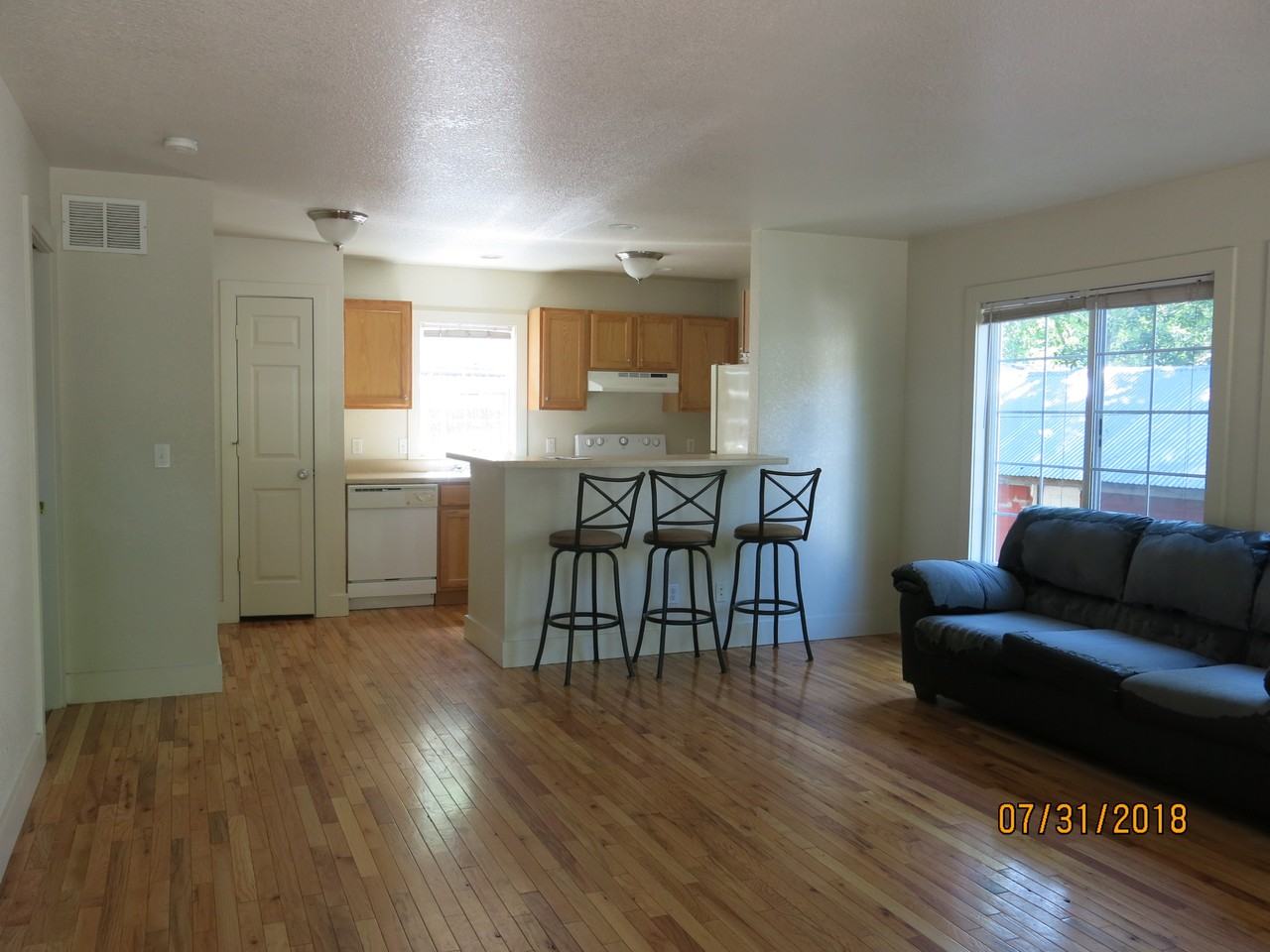 2115 Jackson St #A - Photo 4 of 8