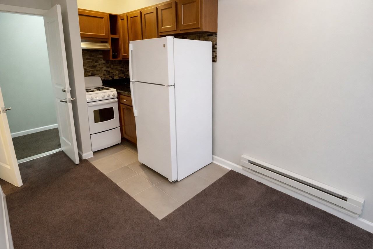 333 MELWOOD AVENUEAPT 06 #6 - Photo 4 of 9