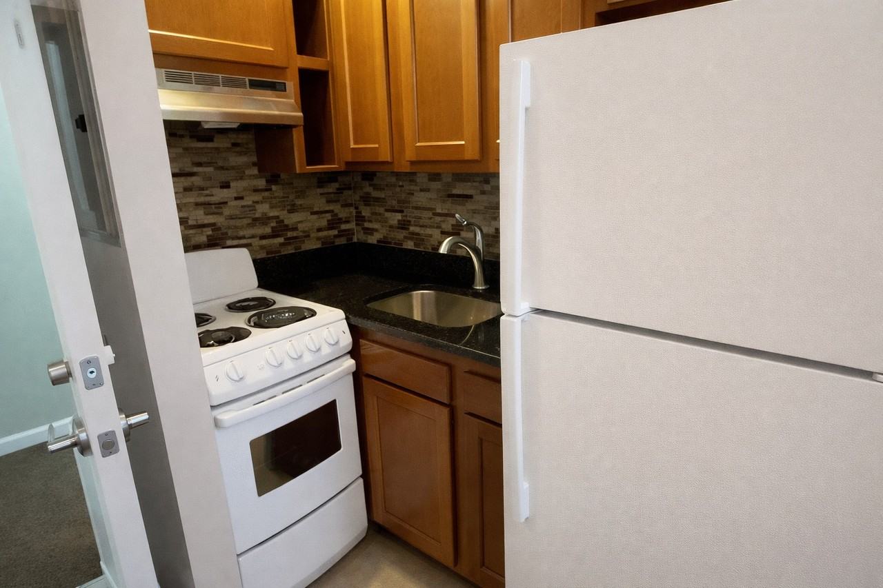 333 MELWOOD AVENUEAPT 06 #6 - Photo 5 of 9