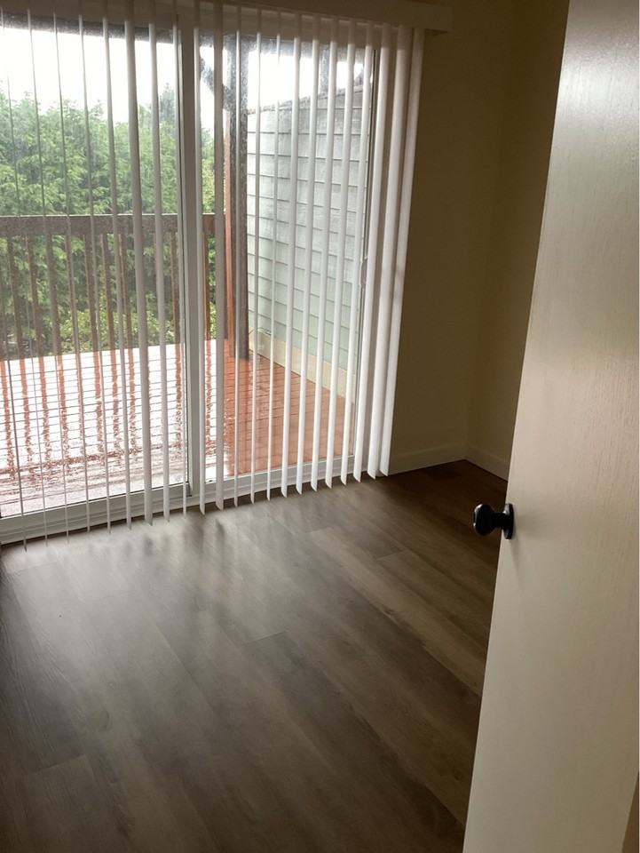 326 Sw 12th St #D - Photo 6 of 12