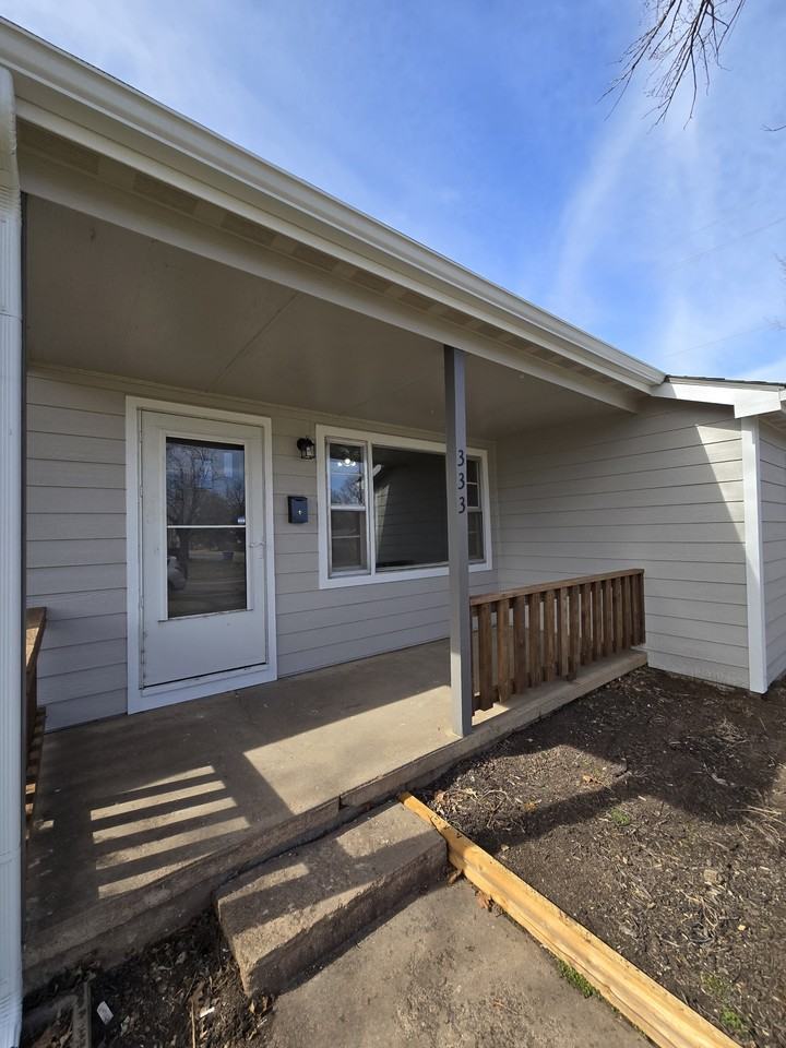 333 N Colby Ave #1 - Photo 3 of 30