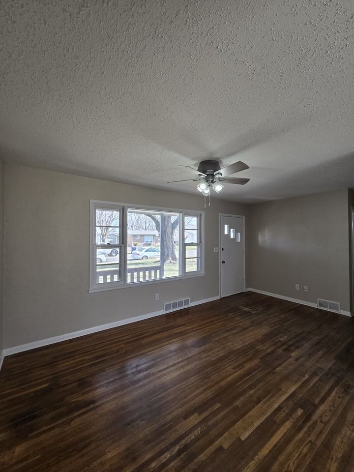 333 N Colby Ave #1 - Photo 5 of 30