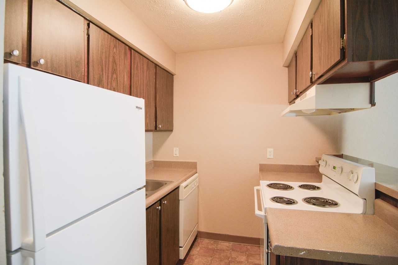 Cottonwood Apartments - Photo 4 of 25