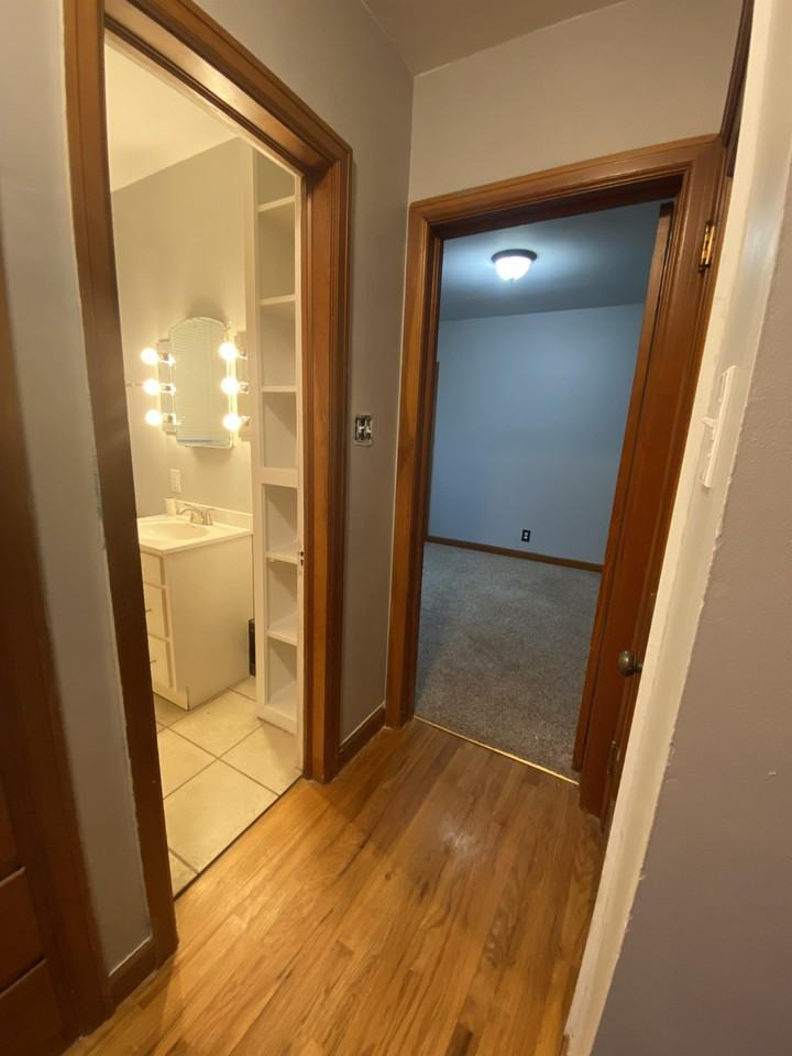 1618 E 22nd St #1 - Photo 5 of 12