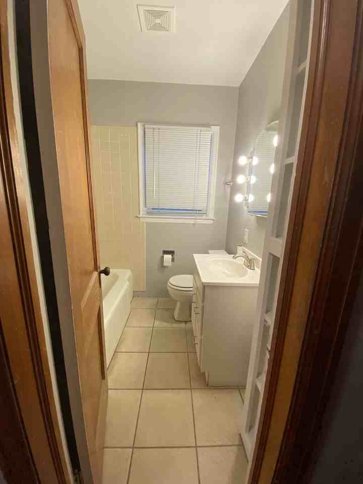 1618 E 22nd St #1 - Photo 7 of 12