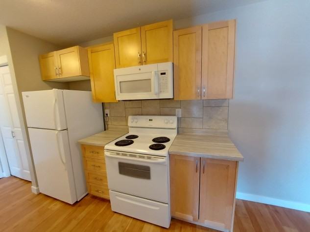 2 bed 1 bath with a Dishwasher! - Photo 4 of 8