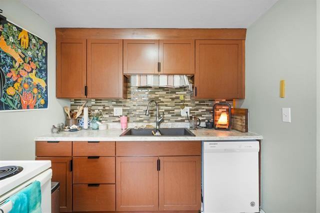 1140 E Johnson St #4 - Photo 5 of 20