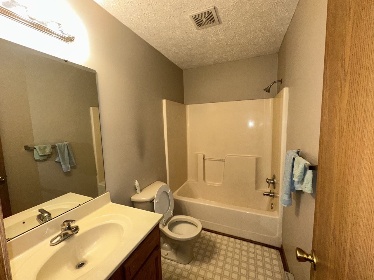 8 Westside Ct #8 - Photo 6 of 8