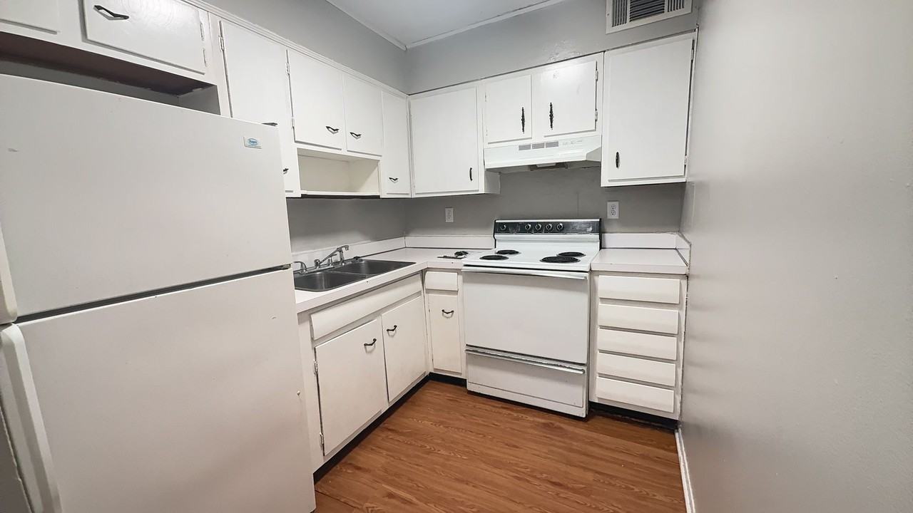 720 W Centennial Ave - Photo 4 of 8