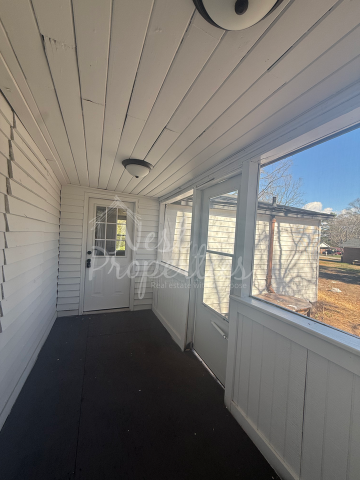 1902 Vincent St #1 - Photo 7 of 10