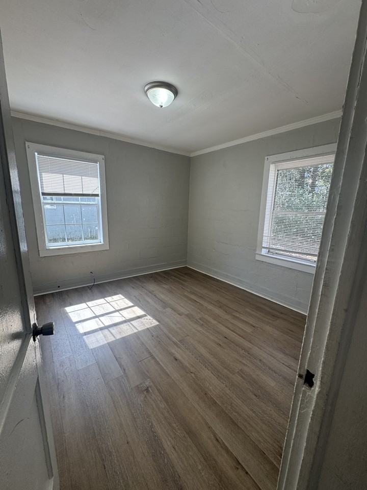 1004 Duke St #1 - Photo 2 of 6