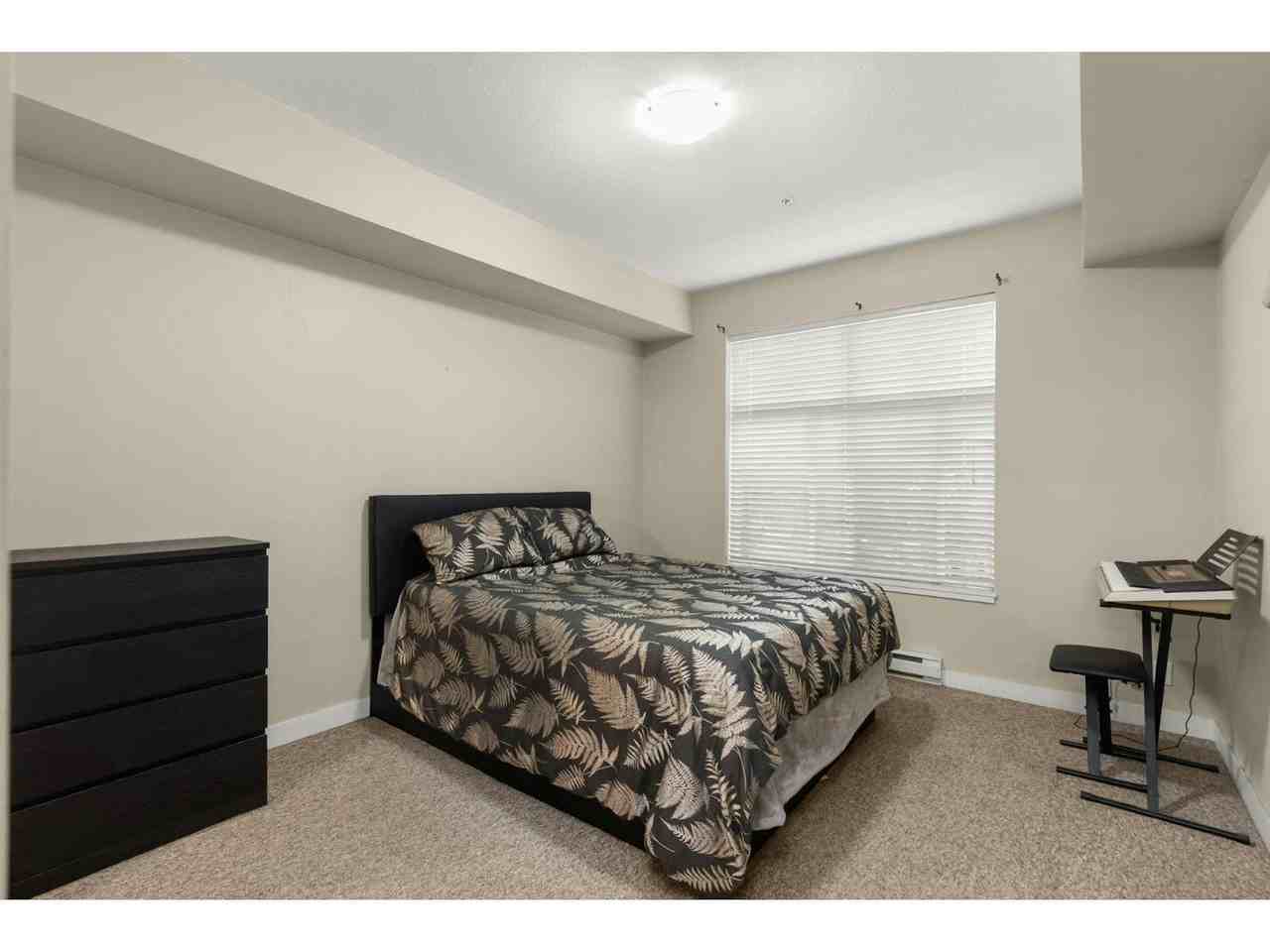 33545 Rainbow Ave - Photo 2 of 7