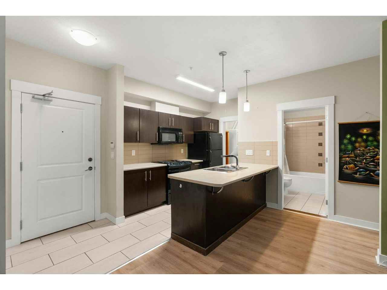 33545 Rainbow Ave - Photo 3 of 7