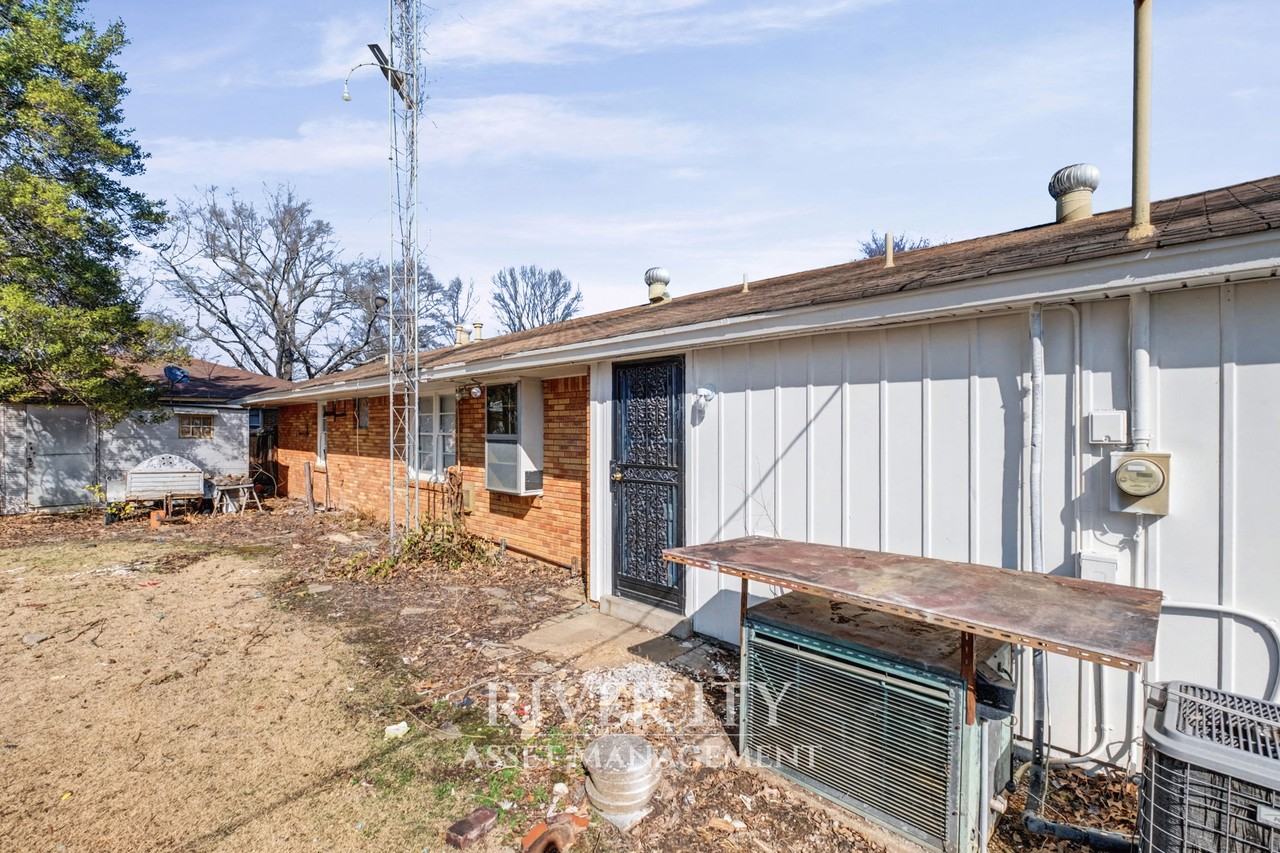 3751 Charles Dr #1 - Photo 3 of 22