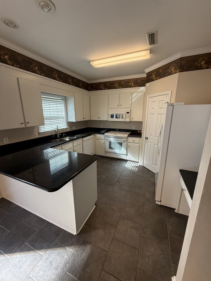 125 Muirfield Ln #1 - Photo 4 of 21