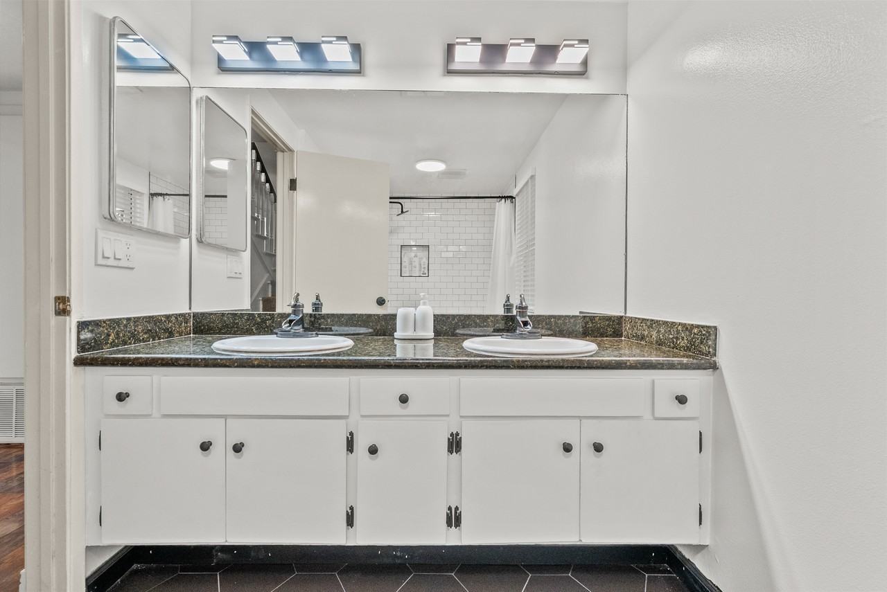 9558 Swinton Ave #1 - Photo 4 of 50