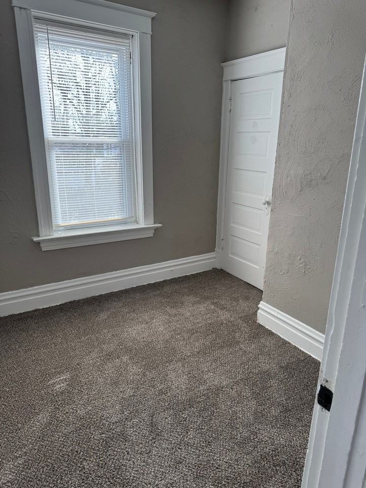 6521 Crest Ave #1 - Photo 5 of 16