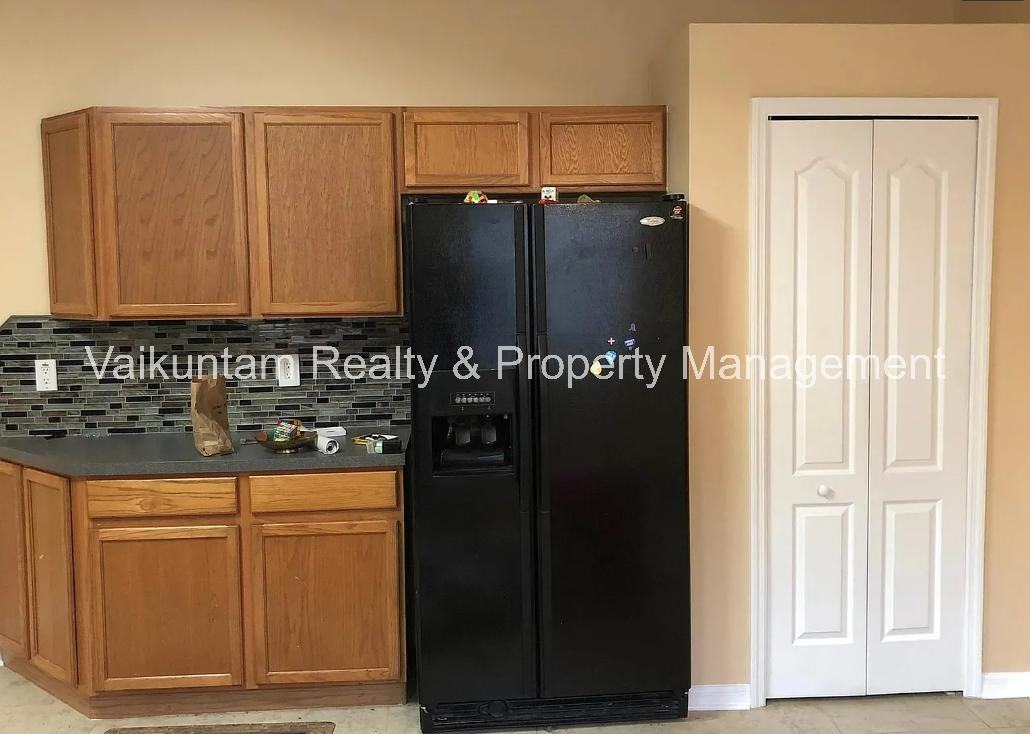 1109 Cathcart Cir #1 - Photo 5 of 36